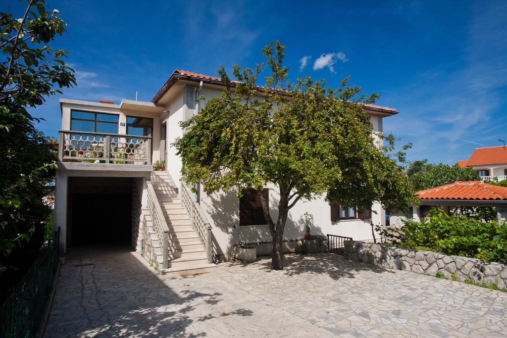 Apartment Milka Krk Town Exterior foto