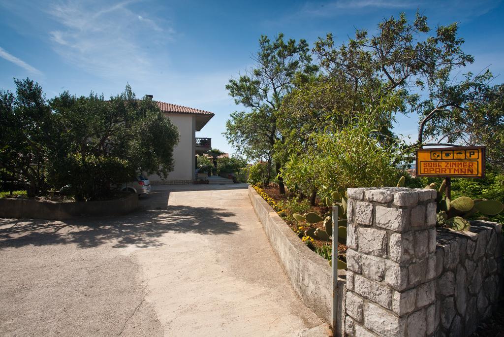 Apartment Milka Krk Town Exterior foto